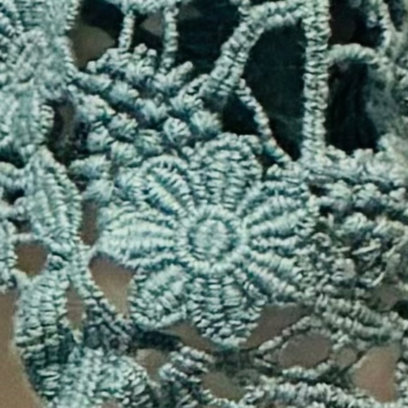 XS Cropped Floral Lace Shortsleeved Shrug - Picture 6 of 6